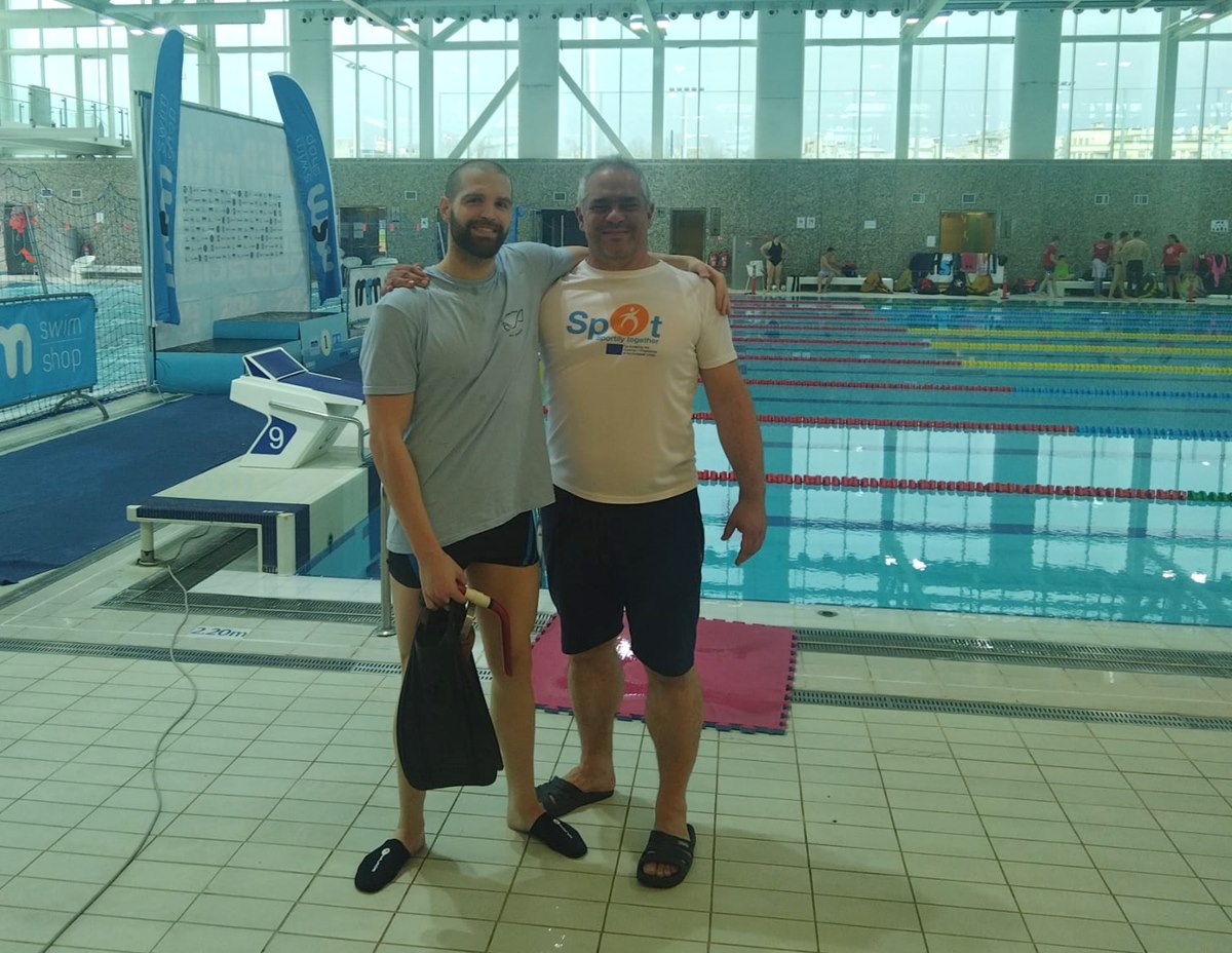Rubes Levada on deck at the Svetice pool in Zagreb with a finswimmer holding his monofin